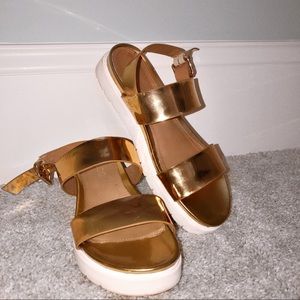 ⭐️ALDO GOLD PLATFORM SANDAL⭐️